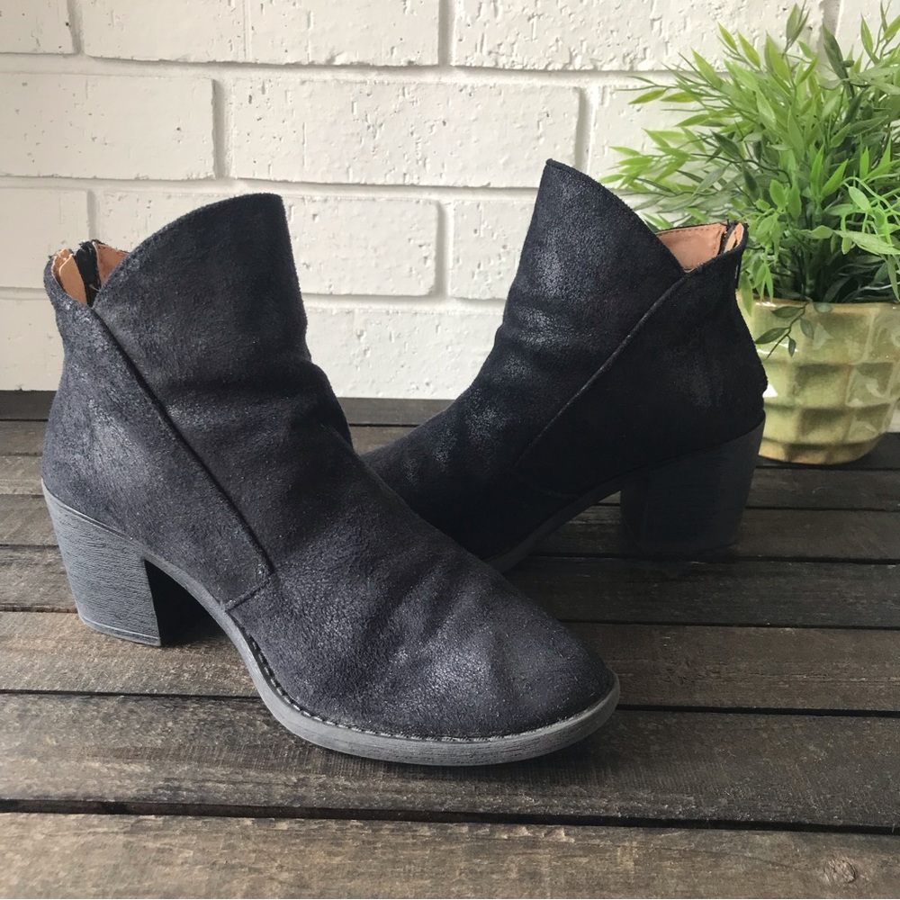 Qupid Tobin-13 Black Distressed Ankle Boots Faux Leather Booties